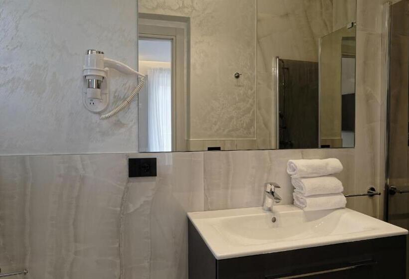 آپارتمان 1 خوابه با بالکن, Elegance Riccione