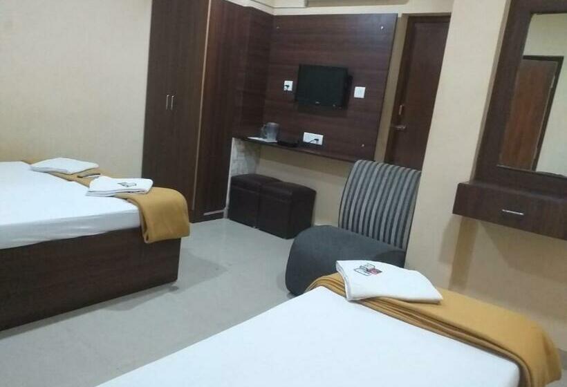 اتاق لوکس سه تخته, Plaza Guest House