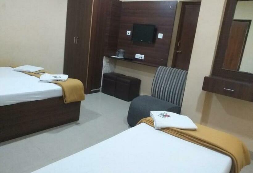 اتاق استاندارد سه نفره, Plaza Guest House
