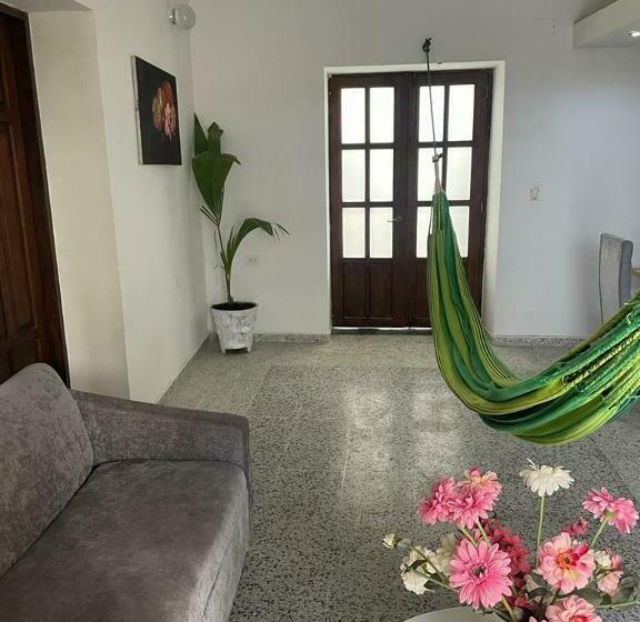 آپارتمان 1 خوابه, Hostal 1545