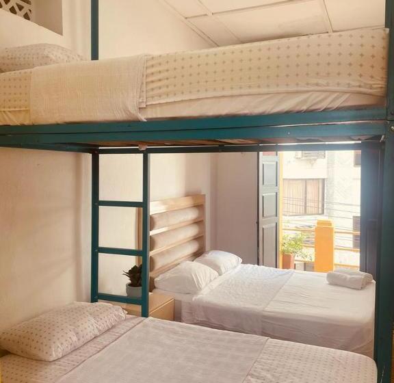 اتاق استاندارد چهار تخته, Hostal 1545