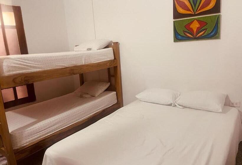 اتاق لوکس خانوادگی, Hostal 1545