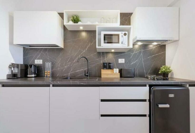 استودیوی لوکس, Government Deluxe Studio By Magic Apartments