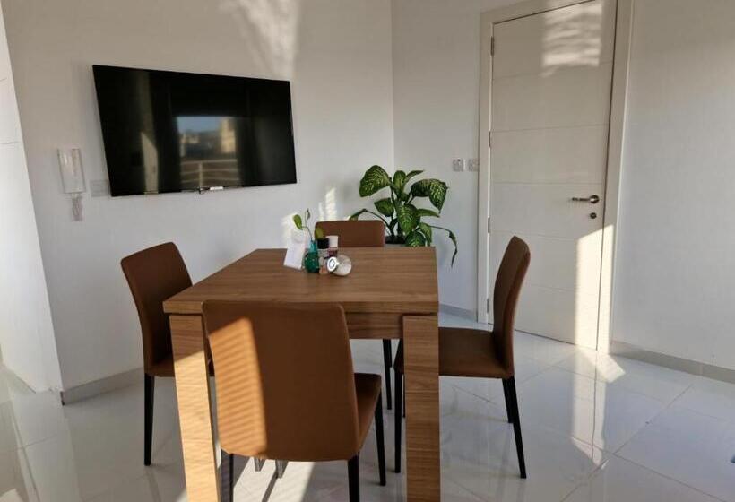 اتاق لوکس چهار تخته, Marina Studios