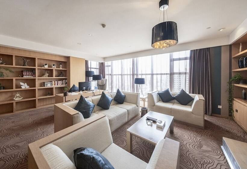 سوئیت پریمیوم, Luoyang Christian S