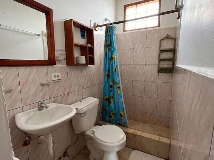 اتاق استاندارد سه نفره, Hostal Las Gardenias