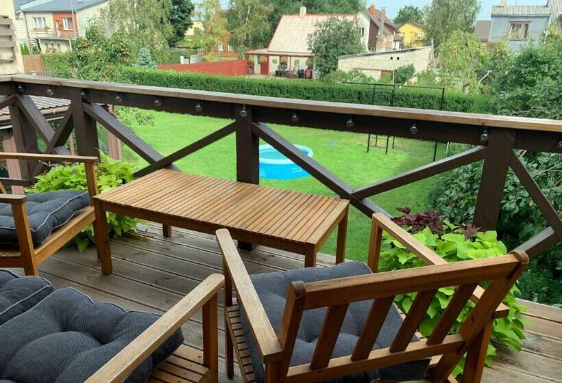 اتاق خانوادگی, Nicas Guest House