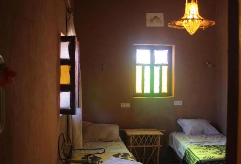 اتاق خانوادگی, Auberge Restau Tombouctou