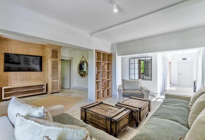 سوییت, Castro Mesembria Boutique