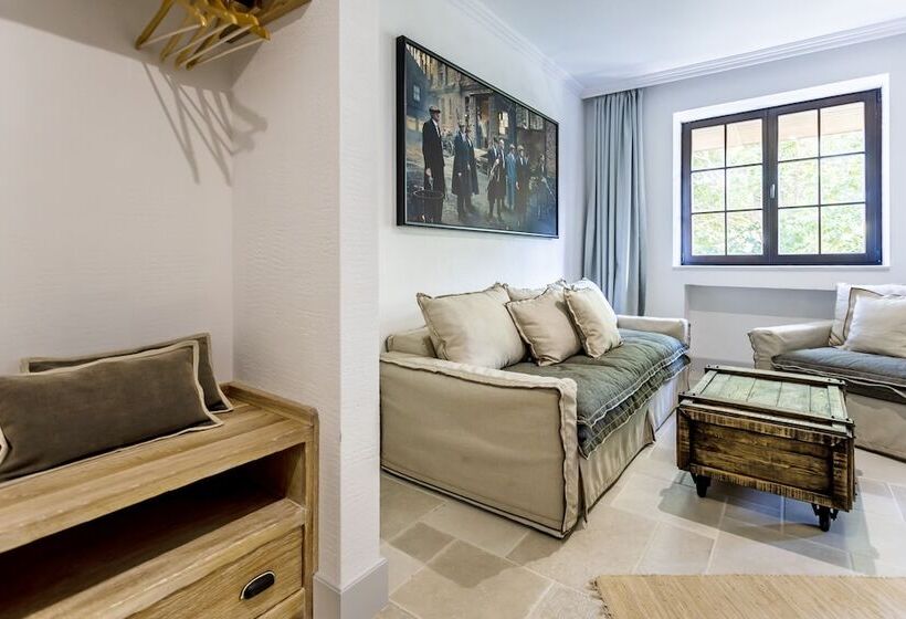 اتاق لوکس, Castro Mesembria Boutique