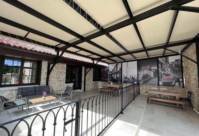سوییت سوپریور, Castro Mesembria Boutique