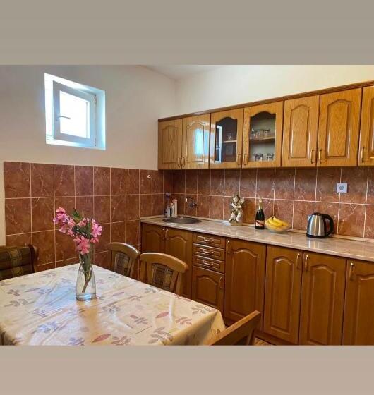 اتاق استاندارد چهار تخته, Apartmani Pejovic Sutomore