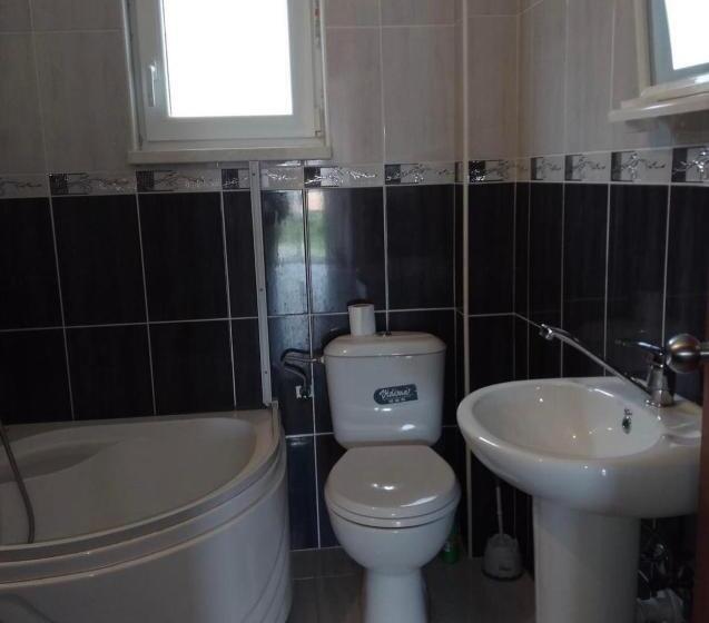 اتاق استاندارد سه نفره, Apartmani Pejovic Sutomore