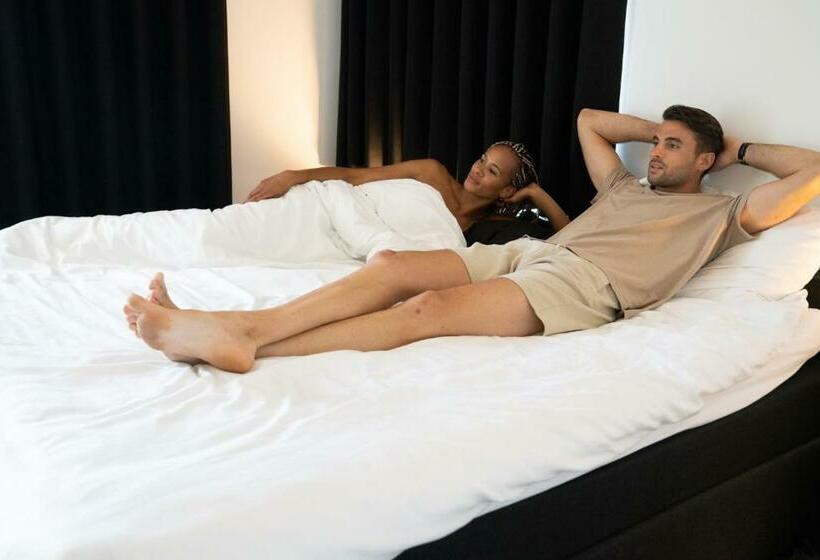اتاق لوکس با تخت بزرگ, Bed & Breakfast Maison Noire Westende Bad Incl Parking & Ontbijt