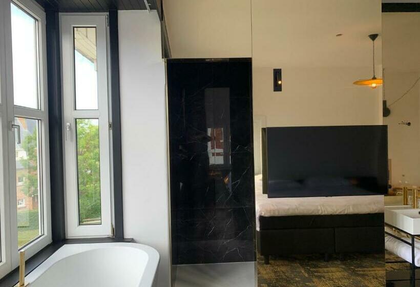 اتاق لوکس با تخت بزرگ, Bed & Breakfast Maison Noire Westende Bad Incl Parking & Ontbijt