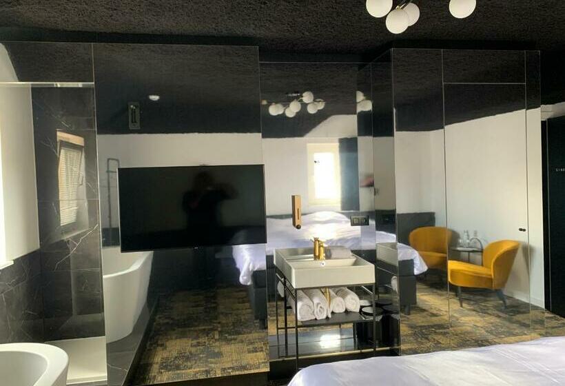 اتاق لوکس با تخت بزرگ, Bed & Breakfast Maison Noire Westende Bad Incl Parking & Ontbijt