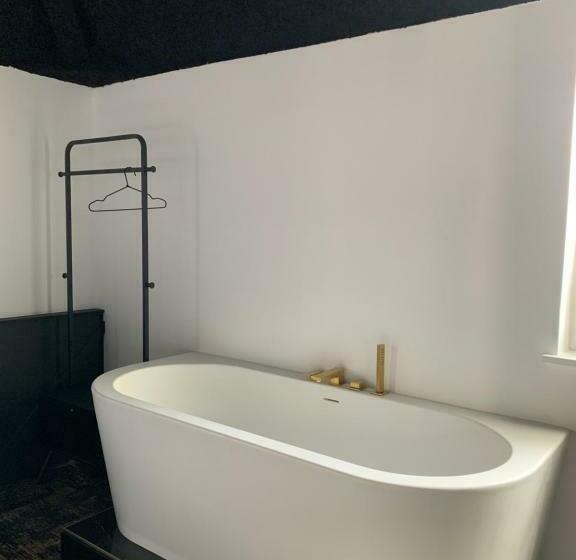 اتاق لوکس با تخت بزرگ, Bed & Breakfast Maison Noire Westende Bad Incl Parking & Ontbijt