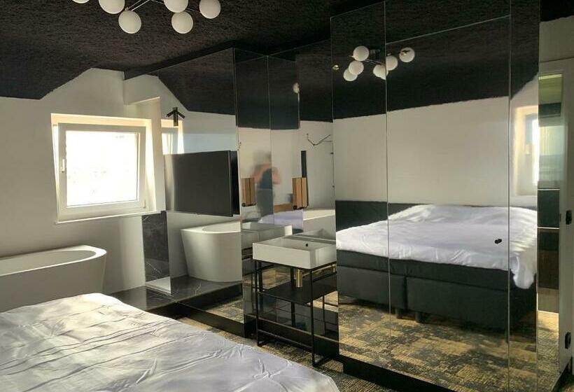اتاق لوکس با تخت بزرگ, Bed & Breakfast Maison Noire Westende Bad Incl Parking & Ontbijt