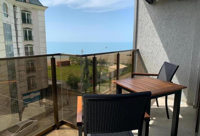 اتاق لوکس با بالکن و چشم‌انداز دریا, Green Rock Hotel Boutique