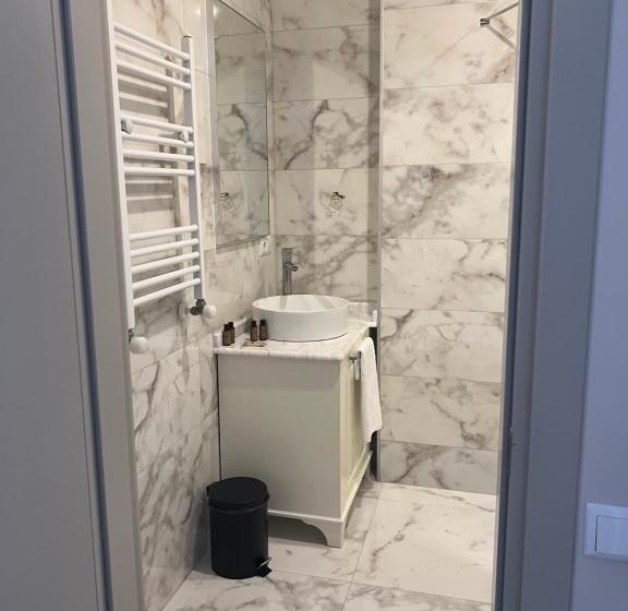 اتاق لوکس با بالکن و چشم‌انداز دریا, Green Rock Hotel Boutique