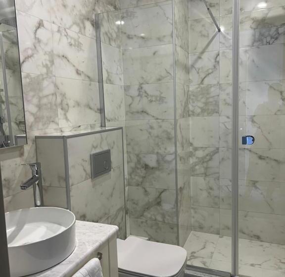 اتاق لوکس با بالکن و چشم‌انداز دریا, Green Rock Hotel Boutique