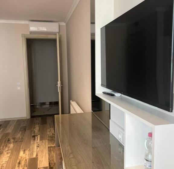 اتاق لوکس با بالکن و چشم‌انداز دریا, Green Rock Hotel Boutique
