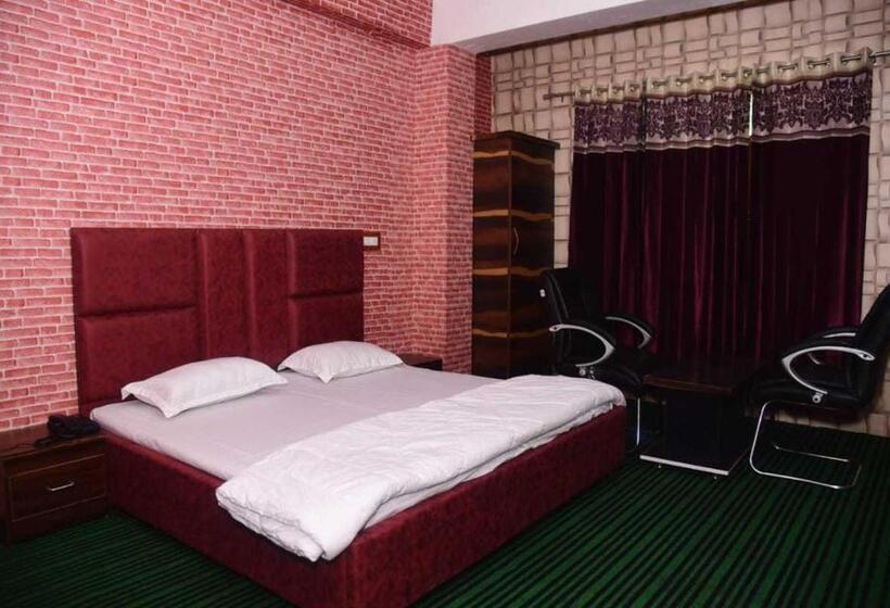 اتاق کلاسیک سه تخته, O Graceland
