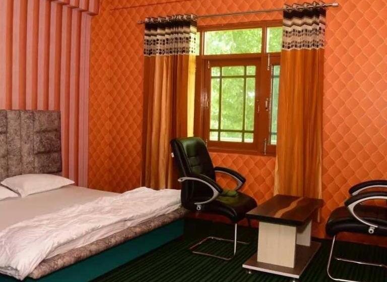 اتاق کلاسیک سه تخته, O Graceland