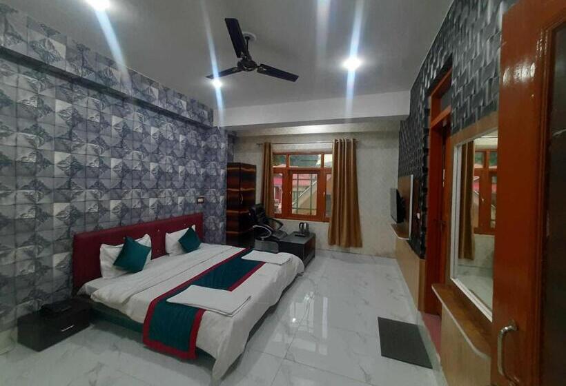 اتاق لوکس سه تخته, O Graceland
