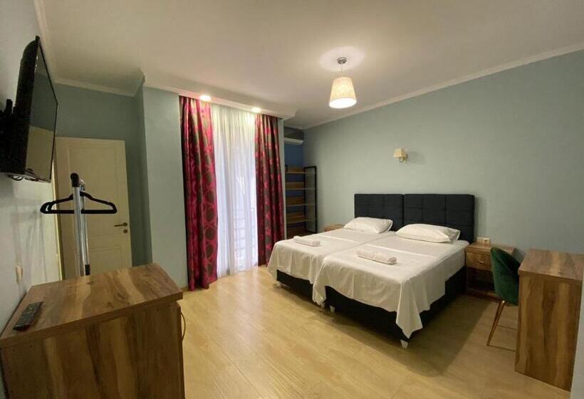 اتاق استاندارد با بالکن, Aquamarinn