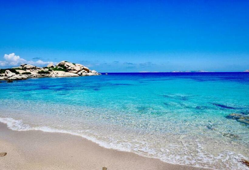اتاق استاندارد سه نفره, Room In Guest Room   Super Comfort Room In Sardinia   Italy