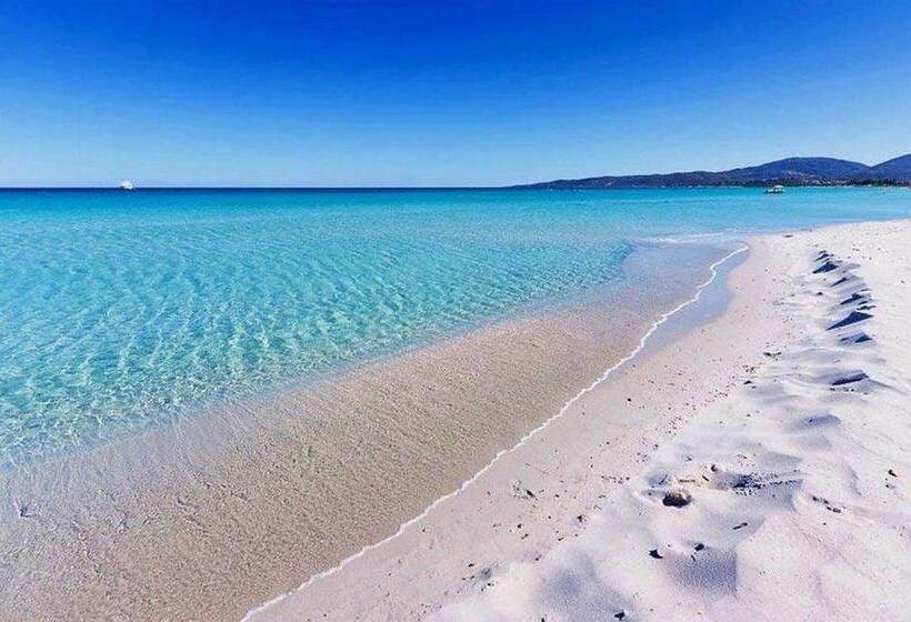 اتاق استاندارد سه نفره, Room In Guest Room   Super Comfort Room In Sardinia   Italy