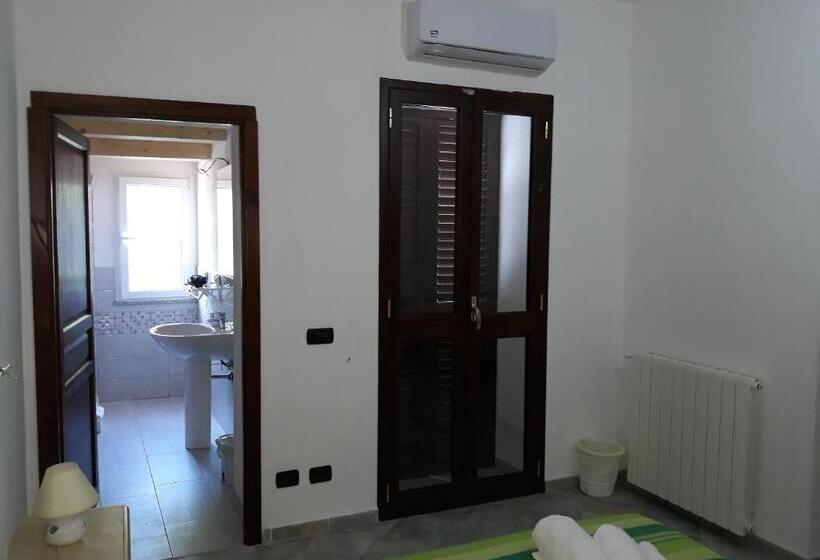 اتاق استاندارد سه نفره, Room In Guest Room   Super Comfort Room In Sardinia   Italy