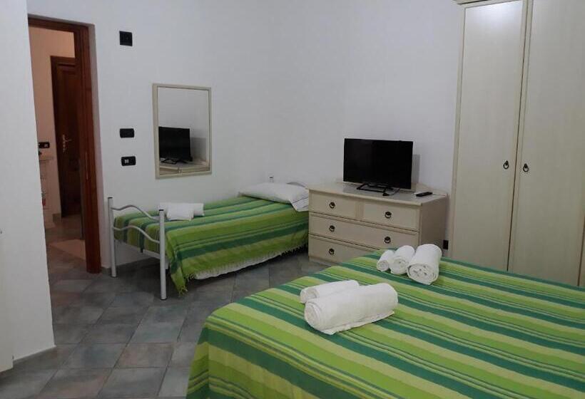 اتاق استاندارد سه نفره, Room In Guest Room   Super Comfort Room In Sardinia   Italy