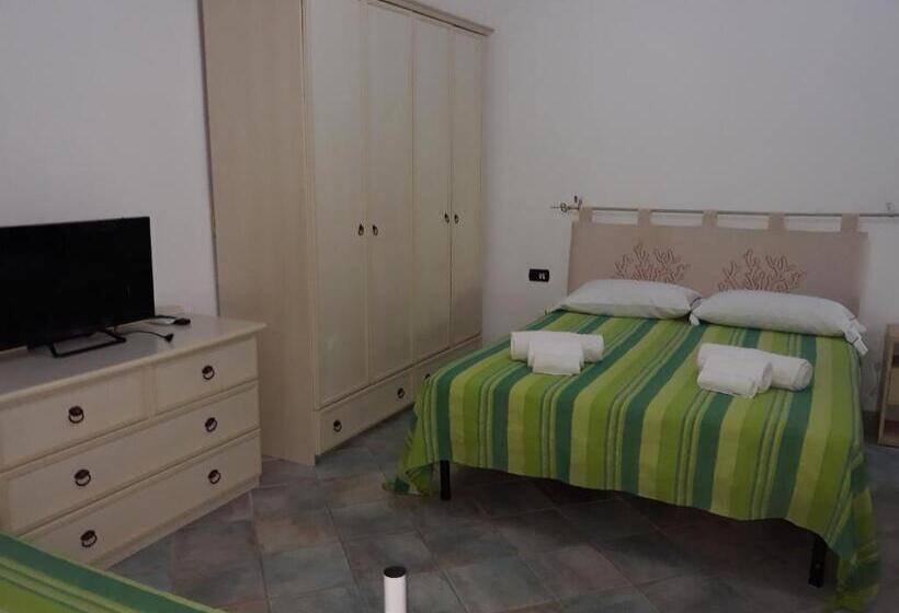اتاق استاندارد سه نفره, Room In Guest Room   Super Comfort Room In Sardinia   Italy
