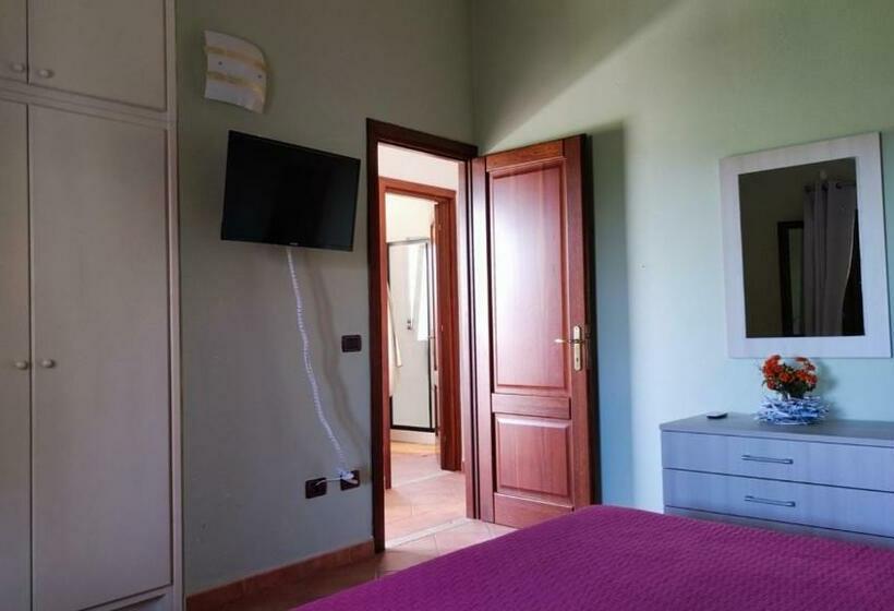 اتاق لوکس با چشم‌انداز دریا, Casa L Ulivariu Affittacamere