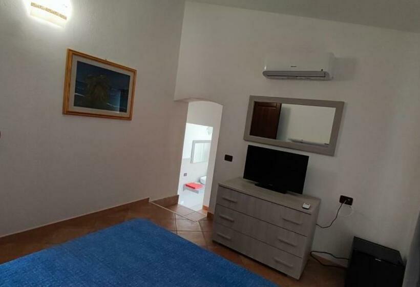 اتاق لوکس, Casa L Ulivariu Affittacamere