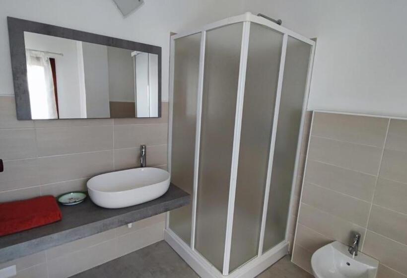اتاق لوکس, Casa L Ulivariu Affittacamere