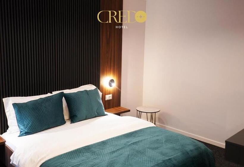 اتاق لوکس, Credo