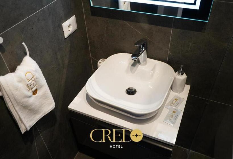 اتاق لوکس, Credo
