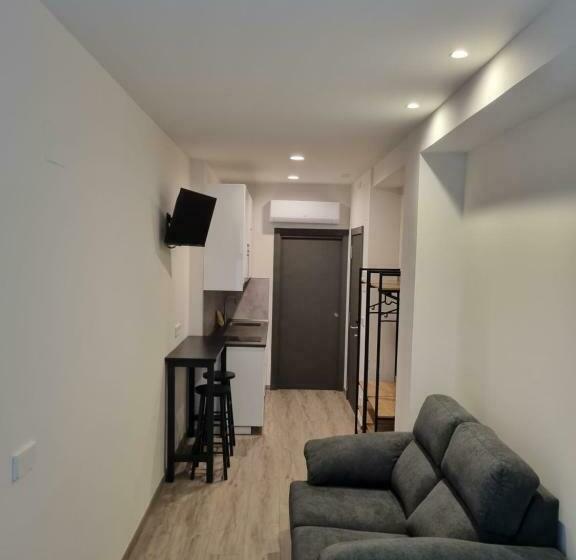 スタンダードスタジオ, Kabialde Apartamentuak