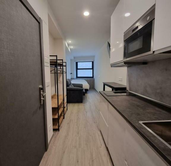 スタンダードスタジオ, Kabialde Apartamentuak
