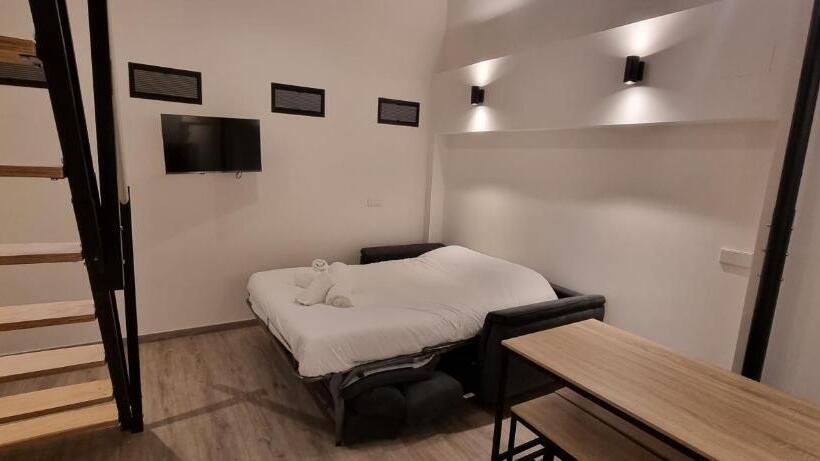 スタンダードスタジオ, Kabialde Apartamentuak