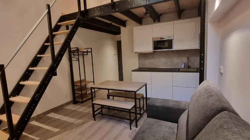 スタンダードスタジオ, Kabialde Apartamentuak