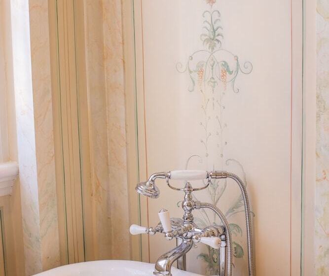 Superior suite with garden view, Estoril Vintage