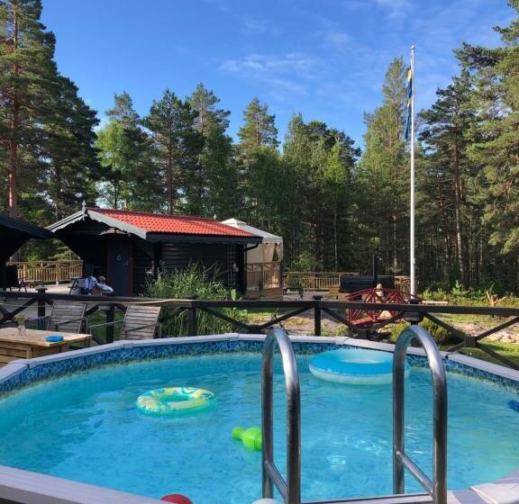 اتاق خانوادگی, Timber Cottages With Jacuzzi And Sauna Near Lake Vänern