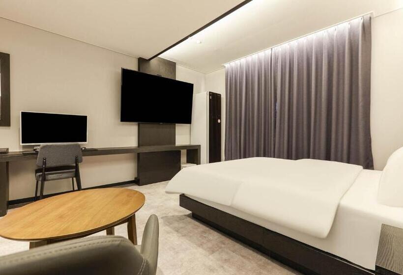 اتاق لوکس با تخت بزرگ, Wonju Central