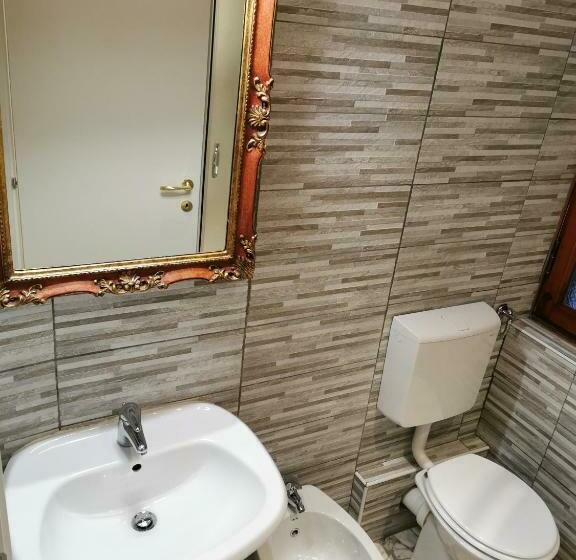 اتاق استاندارد, Affittacamere Sciacchithouse