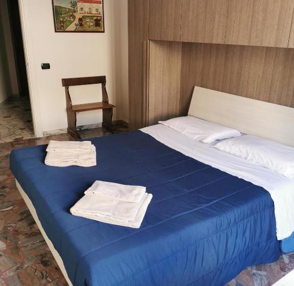 Standard room with outdoor bath, Affittacamere Sciacchithouse