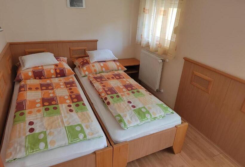 آپارتمان 1 خوابه با تراس, Garda Wellness Apartmanház